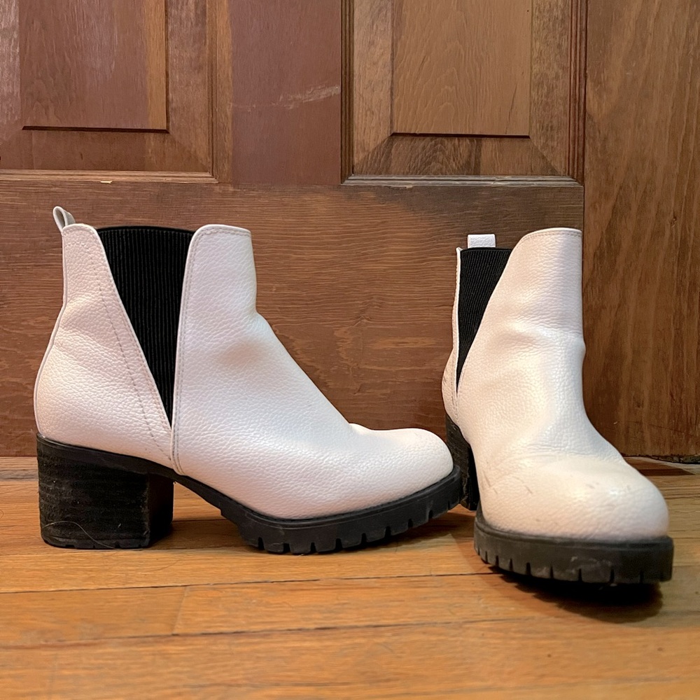 WHITE BOOTIES